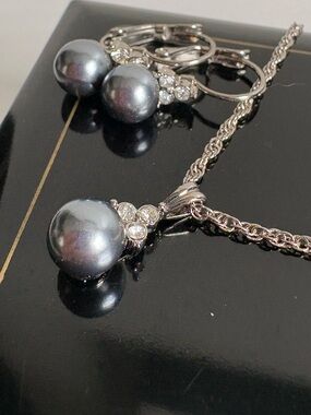 Avon Grey Blue Pearl Rhinestone Pendant Necklace & Earrings Set NIB
